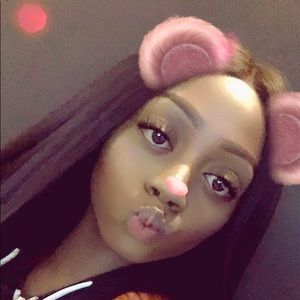 Meet your Posher, Monique